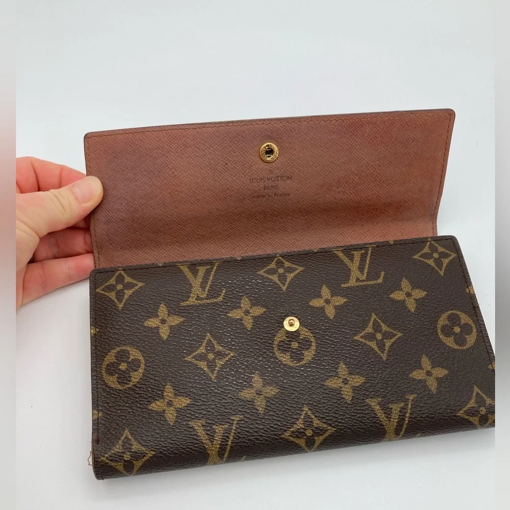 LOUIS VUITTON MONOGRAM INTERNATIONAL WALLET